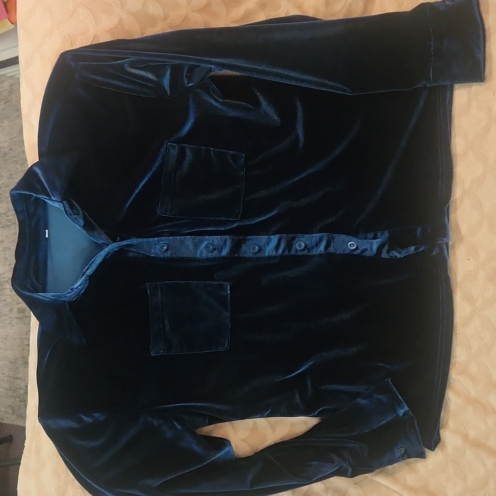 Exquisite Velvet Button-Up Blouse/Shacket in Emerald Sz S/M